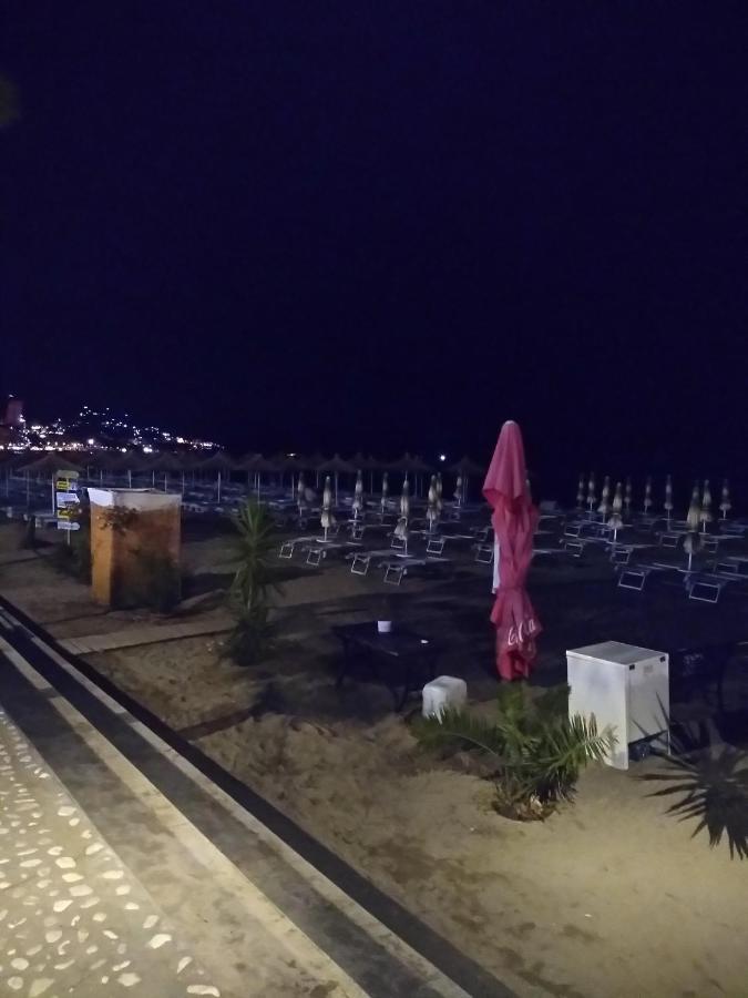 Sarah Appartamento Vlorë Esterno foto