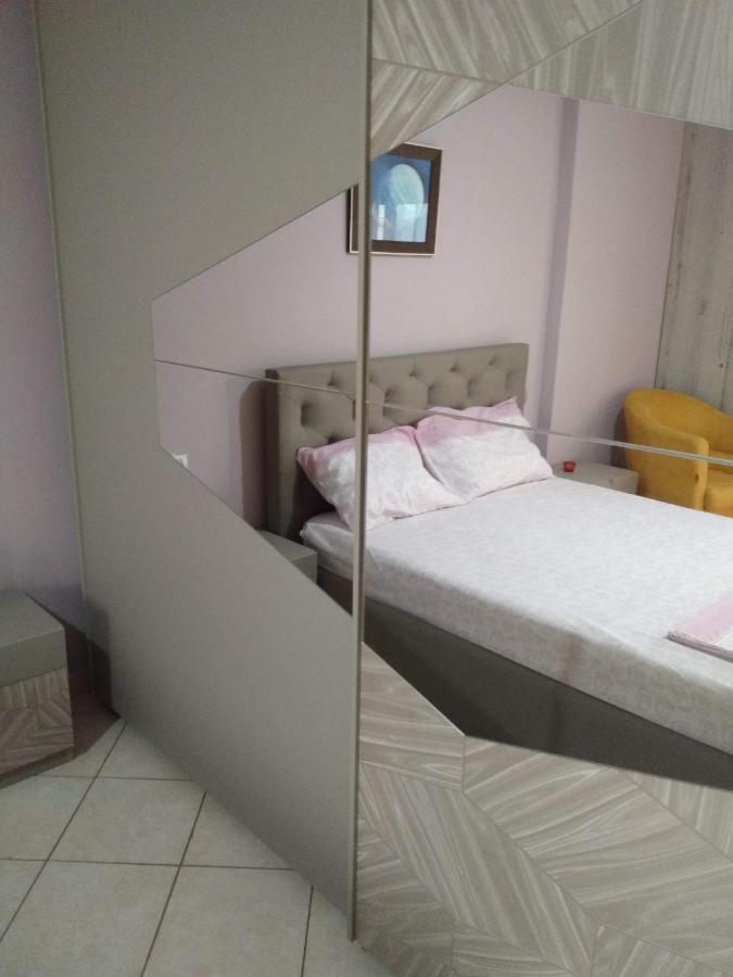 Sarah Appartamento Vlorë Esterno foto